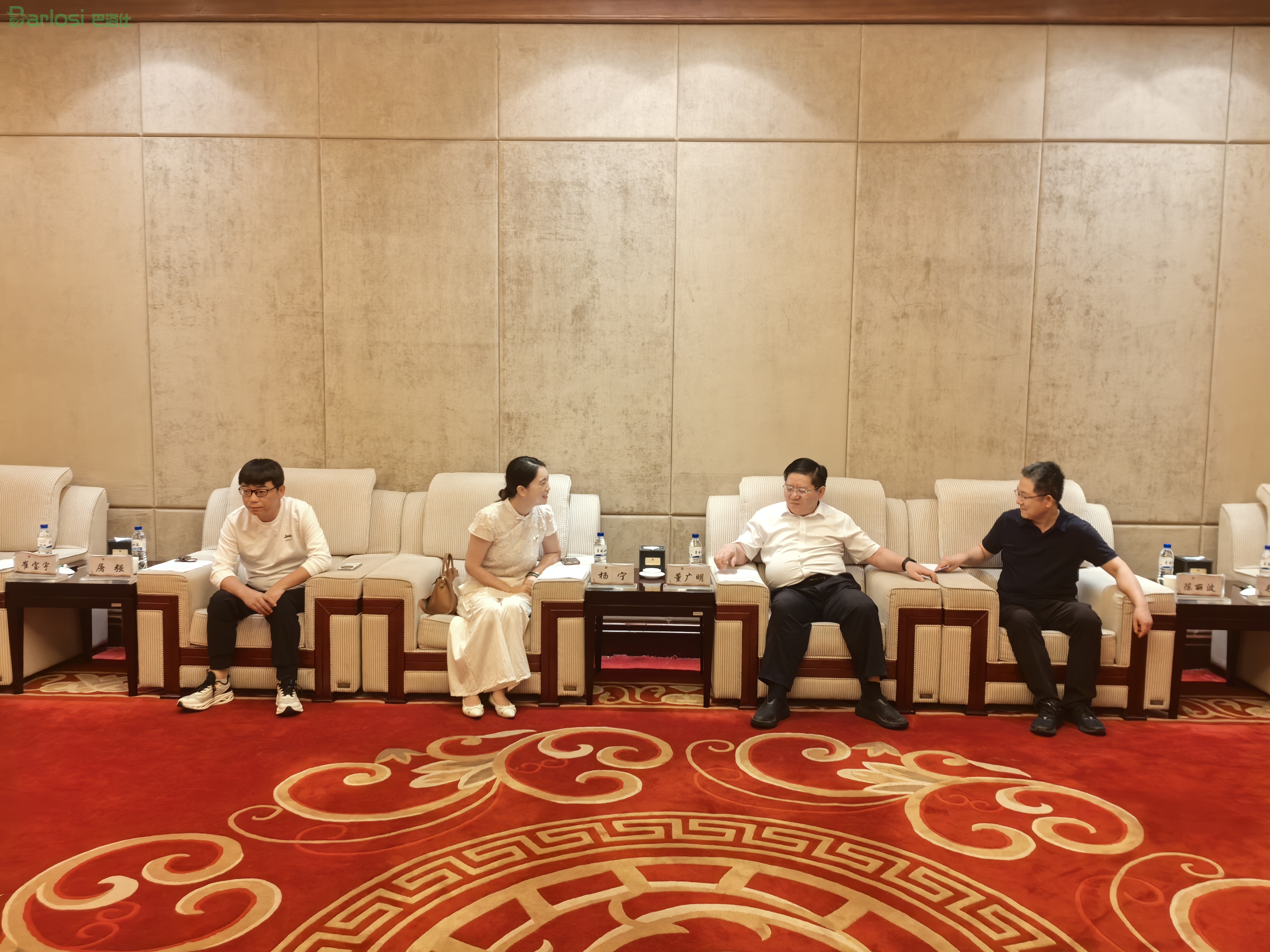 与高密市委领导交流坐谈-Uhei.jpg